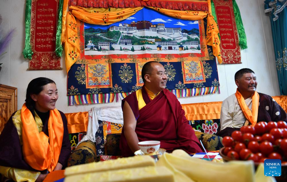 Panchen Rinpoche conducts Buddhist, social activities in Xizang's Qamdo, Nagqu